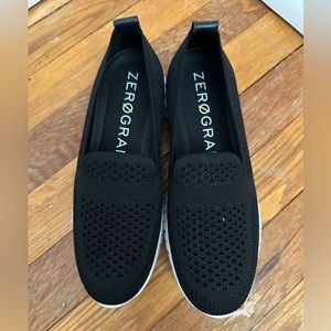 BRAND NEW Zerogrand slip on sneakers loafers